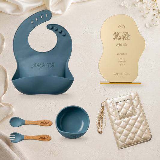Angel Baby 記念と実用のフルギフト 母子手帳ケース・名入れ食器4点・ミラー命名書。布・リボン・花などの撮影小物はセット内容に含まれません。